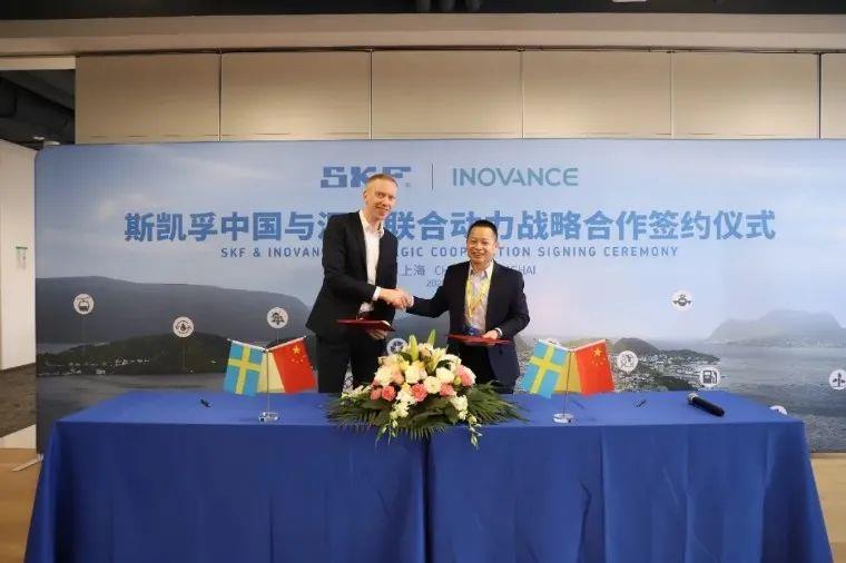 斯凯孚中国区副总裁David LH Johansson(左) 与苏州优发国际联合动力系统有限公司总经理李俊田(右)代表双方签约 斯凯孚中国区副总裁David LH Johansson(左) 与苏州优发国际联合动力系统有限公司总经理李俊田(右)代表双方签约